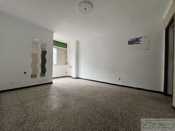 Foto 2 de Venta de piso en La Pastora - La Estación de 3 habitaciones con terraza y balcón
