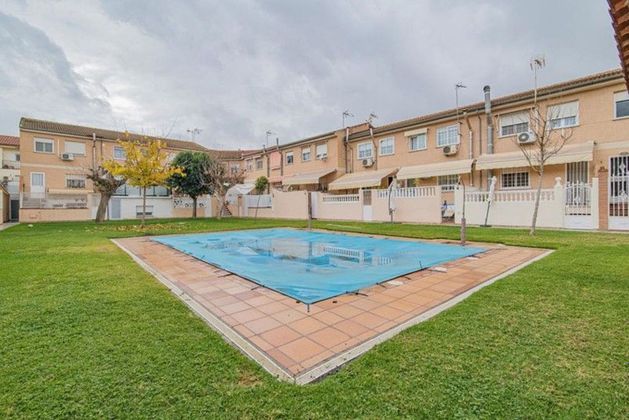 Foto 2 de Casa en venta en calle Alcazaba de 3 habitaciones con piscina y balcón