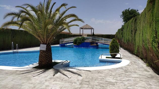 Foto 2 de Casa en venta en urbanización El Puntal de 4 habitaciones con terraza y piscina