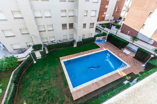 Foto 2 de Piso en venta en Calafell Platja de 2 habitaciones con terraza y piscina