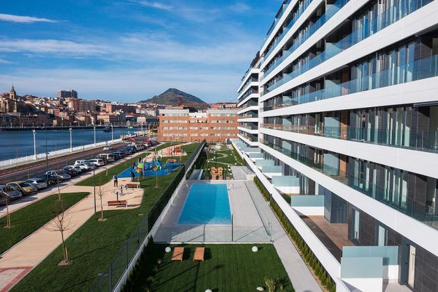 Foto 1 de Àtic en venda a Zona Lamiako - Pinueta de 3 habitacions amb terrassa i piscina
