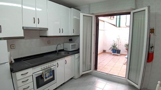 Foto 2 de Piso en venta en Santurtzi de 3 habitaciones con terraza y balcón