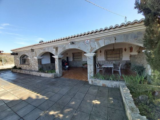 Foto 1 de Chalet en venta en Guadix de 3 habitaciones con terraza y piscina