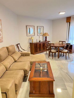 Foto 1 de Piso en alquiler en Centro - Sagrario de 1 habitación con terraza y muebles