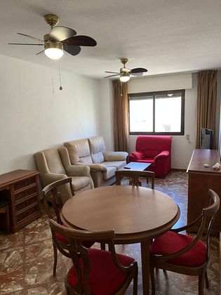 Foto 2 de Piso en alquiler en Angustias - Chana - Encina de 3 habitaciones con muebles y aire acondicionado