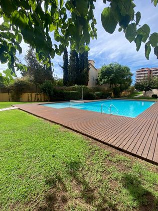 Foto 2 de Piso en venta en calle Viladellops de 4 habitaciones con terraza y piscina