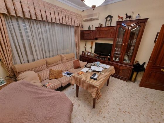 Foto 1 de Casa adossada en venda a Moguer de 6 habitacions amb terrassa i garatge
