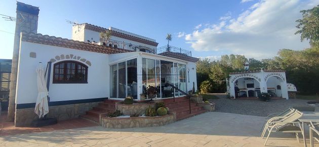Foto 2 de Chalet en venta en Pratdip de 5 habitaciones con terraza y piscina