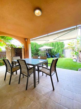 Foto 1 de Casa adossada en venda a Ardiaca - La Llosa de 4 habitacions amb terrassa i piscina