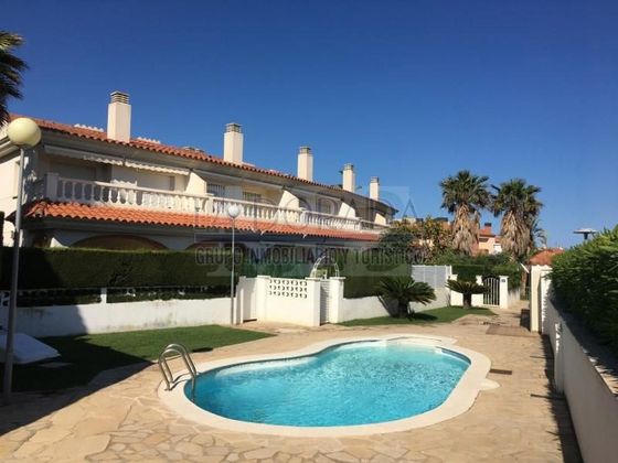 Foto 1 de Casa en venda a Miami Platja - Miami Playa de 3 habitacions amb terrassa i piscina