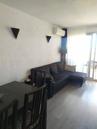 Foto 1 de Piso en alquiler en Regueral - Prat d'en Forés de 2 habitaciones con muebles y balcón