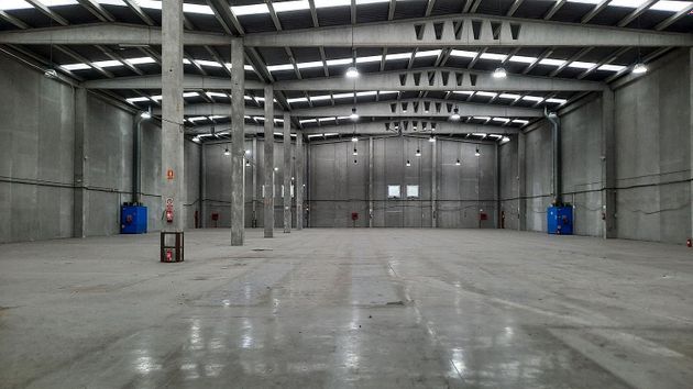 Foto 1 de Nau en venda a Zona Industrial de 2760 m²