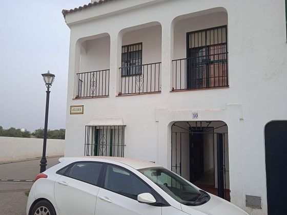 Foto 1 de Casa adossada en venda a calle Melchor de 4 habitacions amb terrassa i piscina