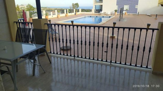 Foto 2 de Piso en venta en calle Urb Calarreona de 2 habitaciones con terraza y piscina