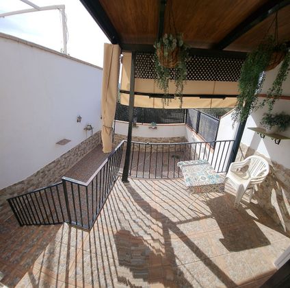 Foto 2 de Casa adossada en venda a Güevéjar de 4 habitacions amb terrassa i aire acondicionat