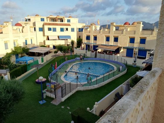 Foto 2 de Piso en venta en Los Nietos de 3 habitaciones con terraza y piscina