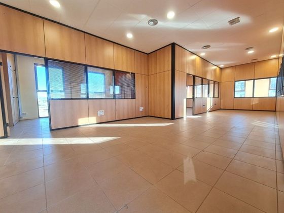 Foto 2 de Alquiler de oficina en Montilivi - Palau de 96 m²