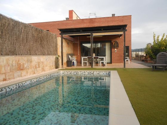 Foto 2 de Casa adosada en venta en Santa Maria de Palautordera de 5 habitaciones con terraza y piscina