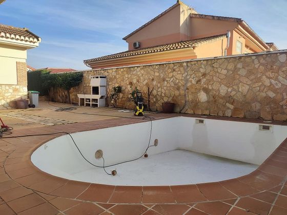 Foto 2 de Venta de chalet en Fuente Vaqueros de 3 habitaciones con piscina y garaje