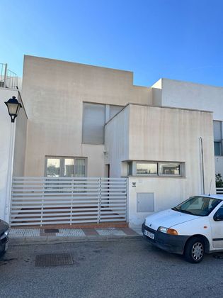 Foto 1 de Casa adosada en venta en calle Viejo de Almería de 3 habitaciones con terraza y garaje