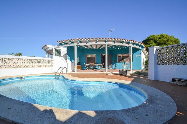 Foto 2 de Venta de chalet en Deltebre de 4 habitaciones con terraza y piscina