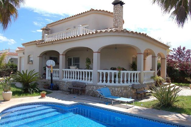 Foto 1 de Venta de chalet en Deltebre de 3 habitaciones con terraza y piscina