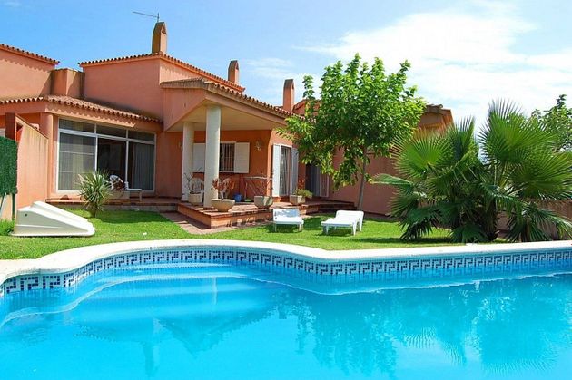Foto 2 de Venta de chalet en Deltebre de 3 habitaciones con terraza y piscina