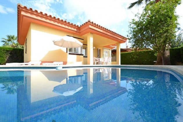 Foto 1 de Venta de chalet en Deltebre de 3 habitaciones con terraza y piscina
