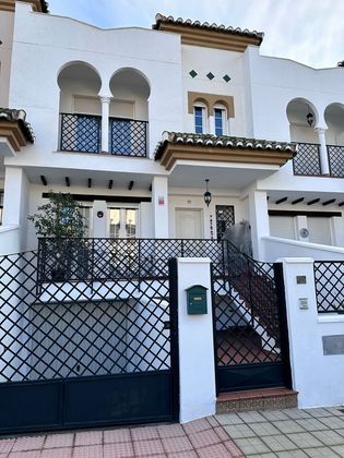 Foto 2 de Casa en venda a calle Paraiso de 3 habitacions amb terrassa i balcó