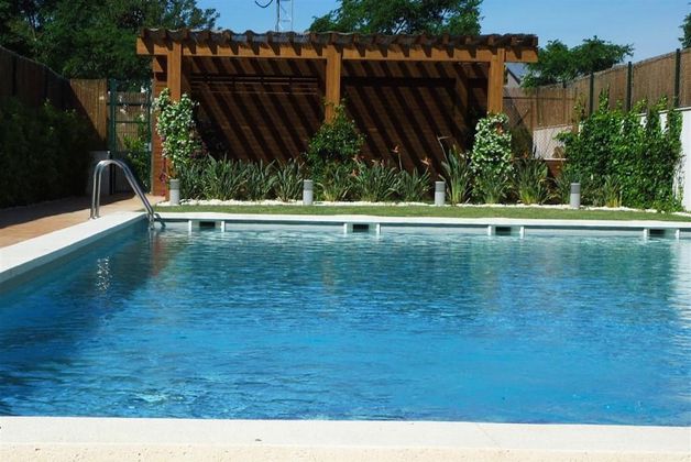 Foto 2 de Casa adossada en venda a Ardiaca - La Llosa de 3 habitacions amb terrassa i piscina