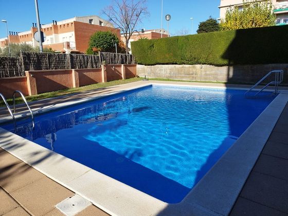 Foto 1 de Piso en venta en Parets del Vallès de 3 habitaciones con terraza y piscina