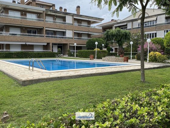 Foto 1 de Piso en venta en calle Josep Llimona de 3 habitaciones con terraza y piscina