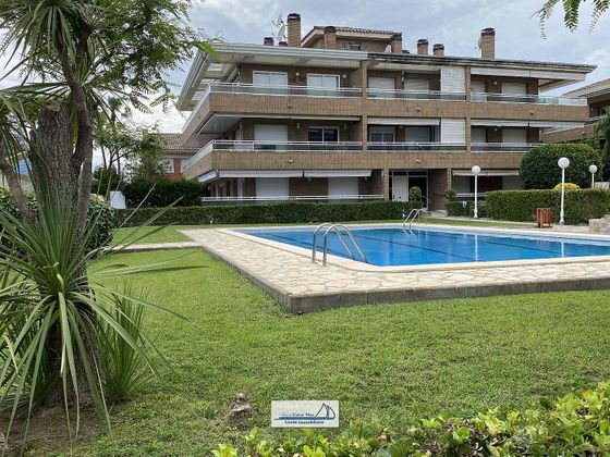 Foto 2 de Piso en venta en calle Josep Llimona de 3 habitaciones con terraza y piscina