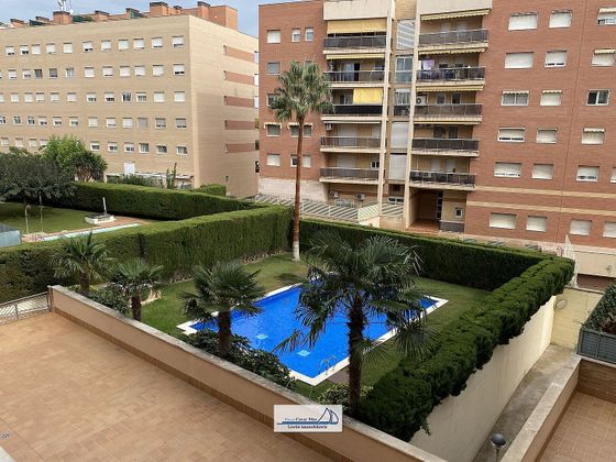 Foto 1 de Pis en venda a calle Josep Carner de 4 habitacions amb terrassa i piscina