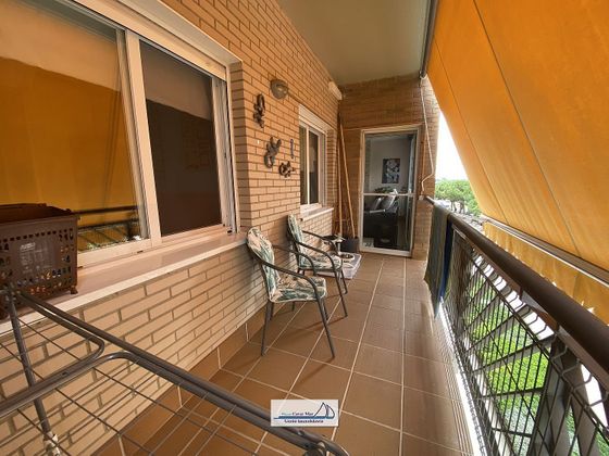 Foto 2 de Venta de piso en calle Josep Carner de 4 habitaciones con terraza y piscina