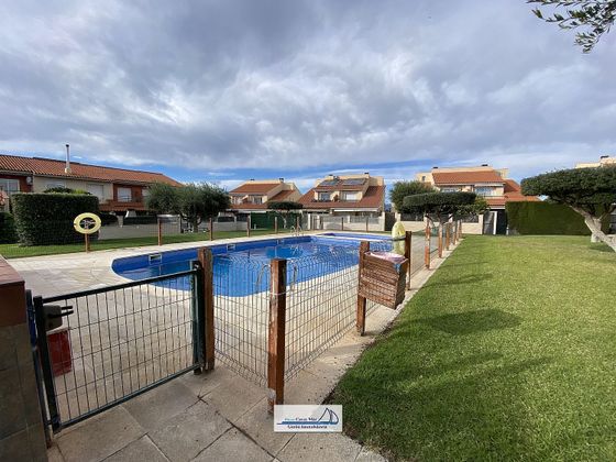 Foto 1 de Casa adossada en venda a calle Arístides Maiol de 3 habitacions amb terrassa i piscina