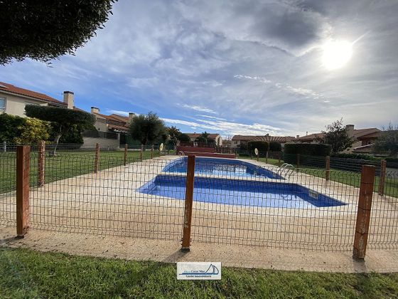 Foto 2 de Venta de casa adosada en calle Arístides Maiol de 3 habitaciones con terraza y piscina