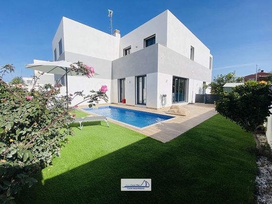 Foto 1 de Casa en venda a calle Mas del Clot de 4 habitacions amb terrassa i piscina