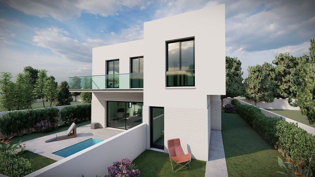 Foto 2 de Venta de casa en calle La Roca de 4 habitaciones con terraza y piscina