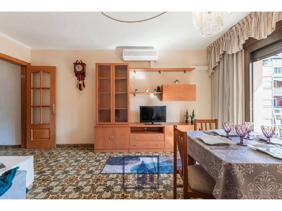 Foto 2 de Piso en venta en Llagosta, La de 4 habitaciones con balcón y aire acondicionado