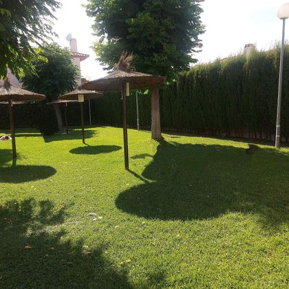 Foto 1 de Venta de casa adosada en Aznalcázar de 3 habitaciones con terraza y piscina