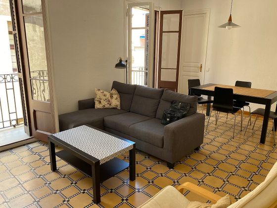 Foto 2 de Pis en lloguer a Vila de Gràcia de 2 habitacions amb mobles i balcó