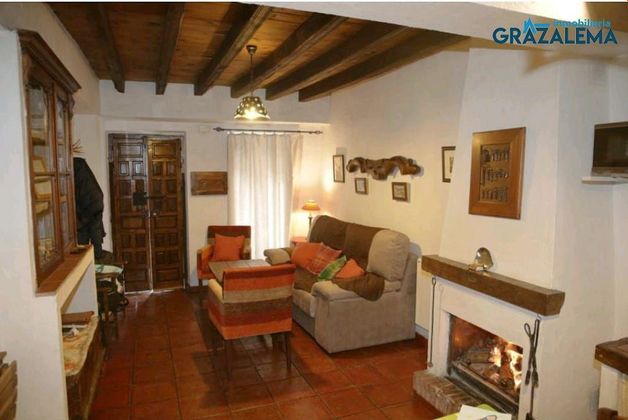 Foto 2 de Casa en venta en Grazalema de 2 habitaciones con balcón y calefacción