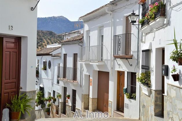 Foto 1 de Casa en venda a calle Algarin de 4 habitacions amb terrassa i garatge