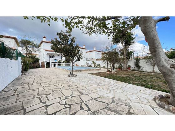 Foto 1 de Casa en venda a Miami Platja - Miami Playa de 5 habitacions amb terrassa i piscina