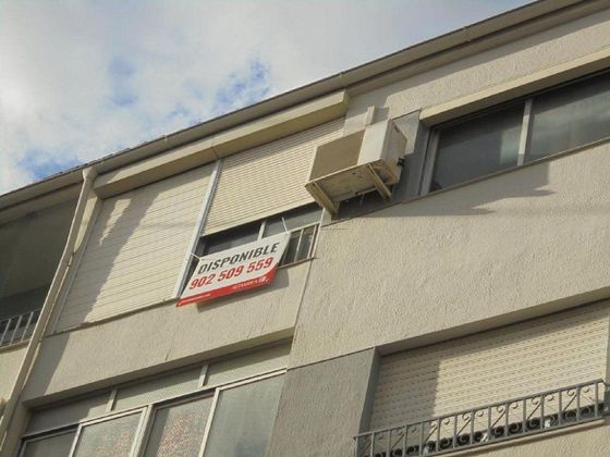 Foto 2 de Venta de piso en Villena de 4 habitaciones con terraza y balcón