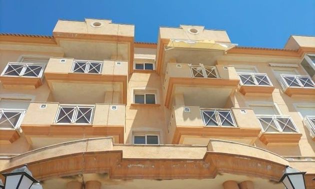 Foto 1 de Piso en venta en Los Peñascos-El Salero-Los Imbernones de 5 habitaciones con terraza y jardín