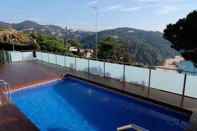 Foto 1 de Chalet en venta en Canyelles - Montgoda de 5 habitaciones con terraza y piscina