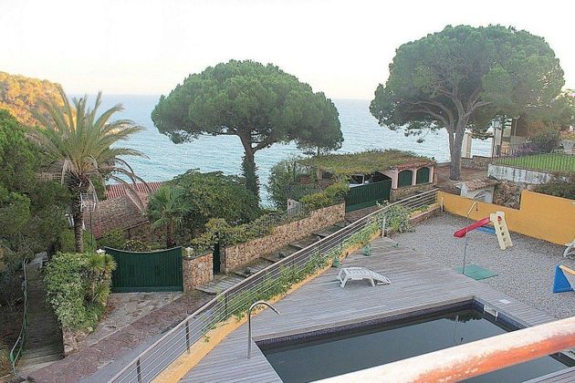 Foto 1 de Xalet en venda a Canyelles - Montgoda de 4 habitacions amb terrassa i piscina