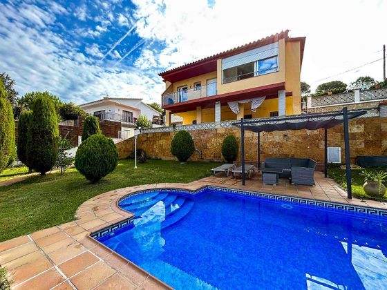 Foto 2 de Xalet en venda a Vidreres de 5 habitacions amb terrassa i piscina